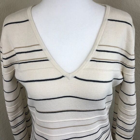 Geoffrey Beene Sport Cream V Neck Sweater Size S - Picture 2 of 5
